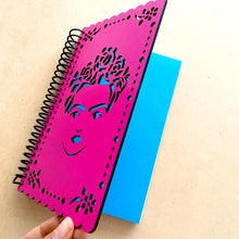 Libreta Frida color fiusha , media carta.